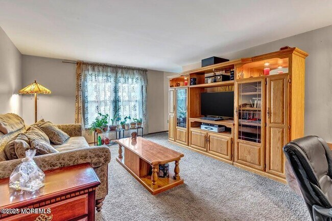 Building Photo - 718 E Veterans Hwy