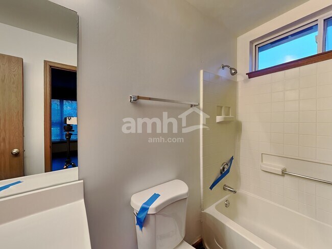 Building Photo - 1404 Keele Dr