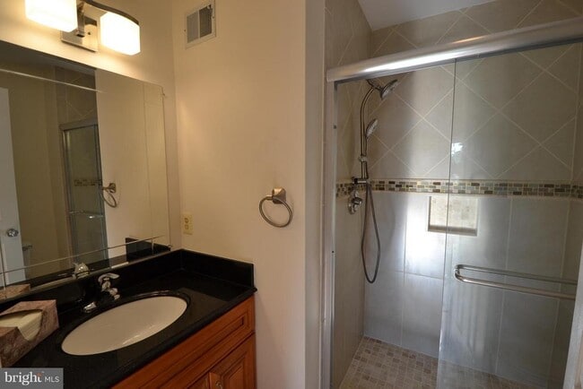 Building Photo - 6173 Green Hollow Ct