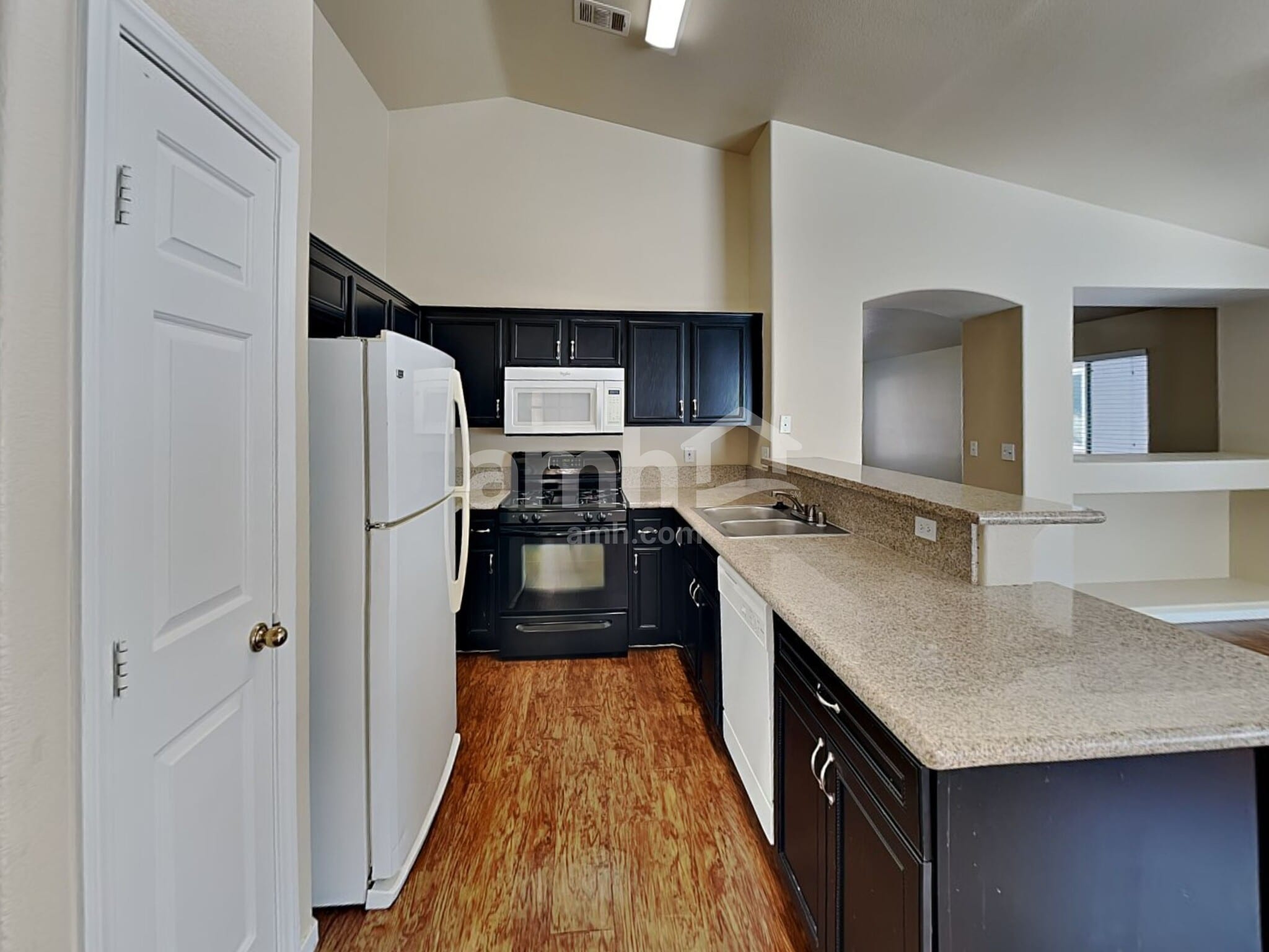 Building Photo - 325 Greenleaf Glen St