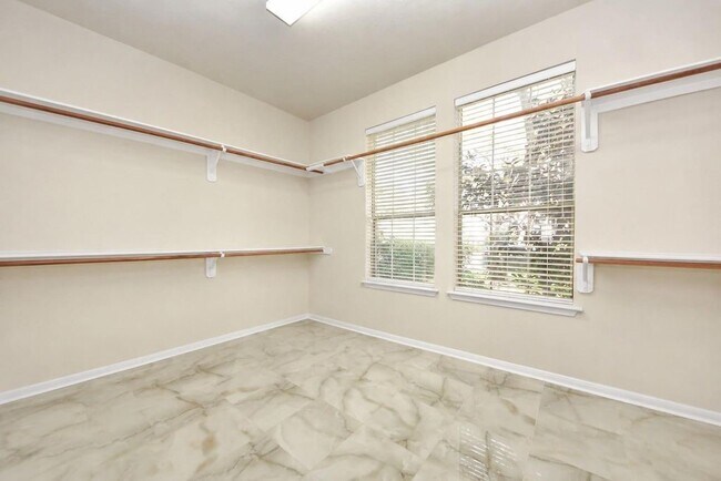 Building Photo - 12815 Dadebrook Ct