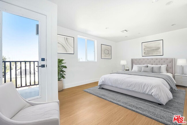 Building Photo - 1200 W 38th St