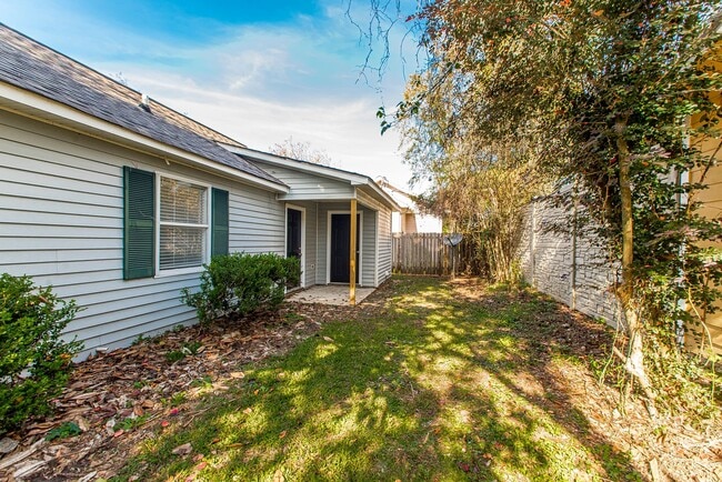 Building Photo - 204 N Cypress St