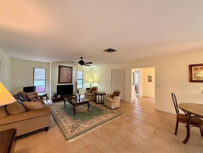 Building Photo - 2460 W Marion Ave