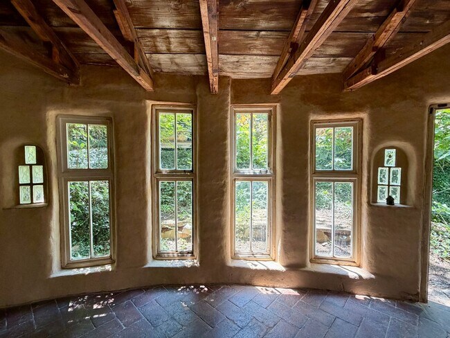 Building Photo - Central - Beautiful 1920's Traditional Brick Home, Newly Renovated