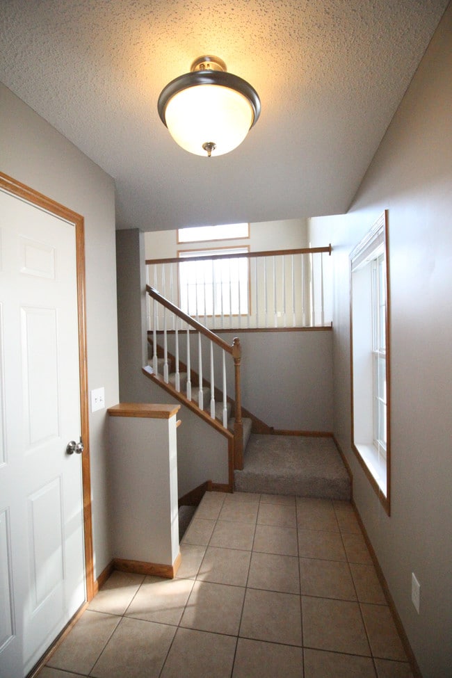 Building Photo - 10515 Pond Curve