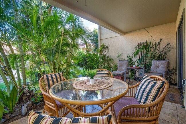 Building Photo - Fully Furnished 2 Bed/1.5 Bath, Maui Gardens Condo with Resort Amenities and Steps to the Beach!