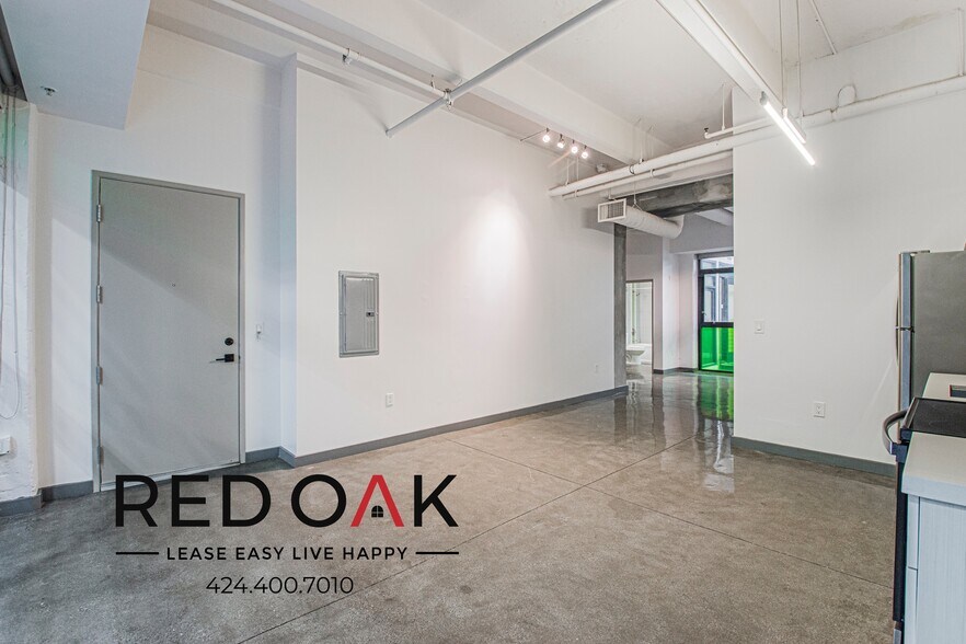 Building Photo - 430 S Broadway