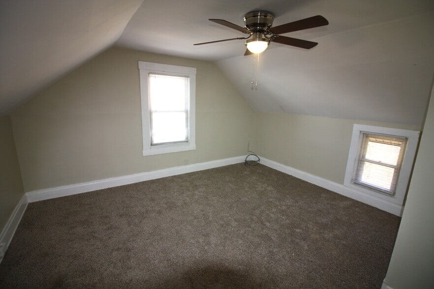 Building Photo - 2119 Feldman Ave