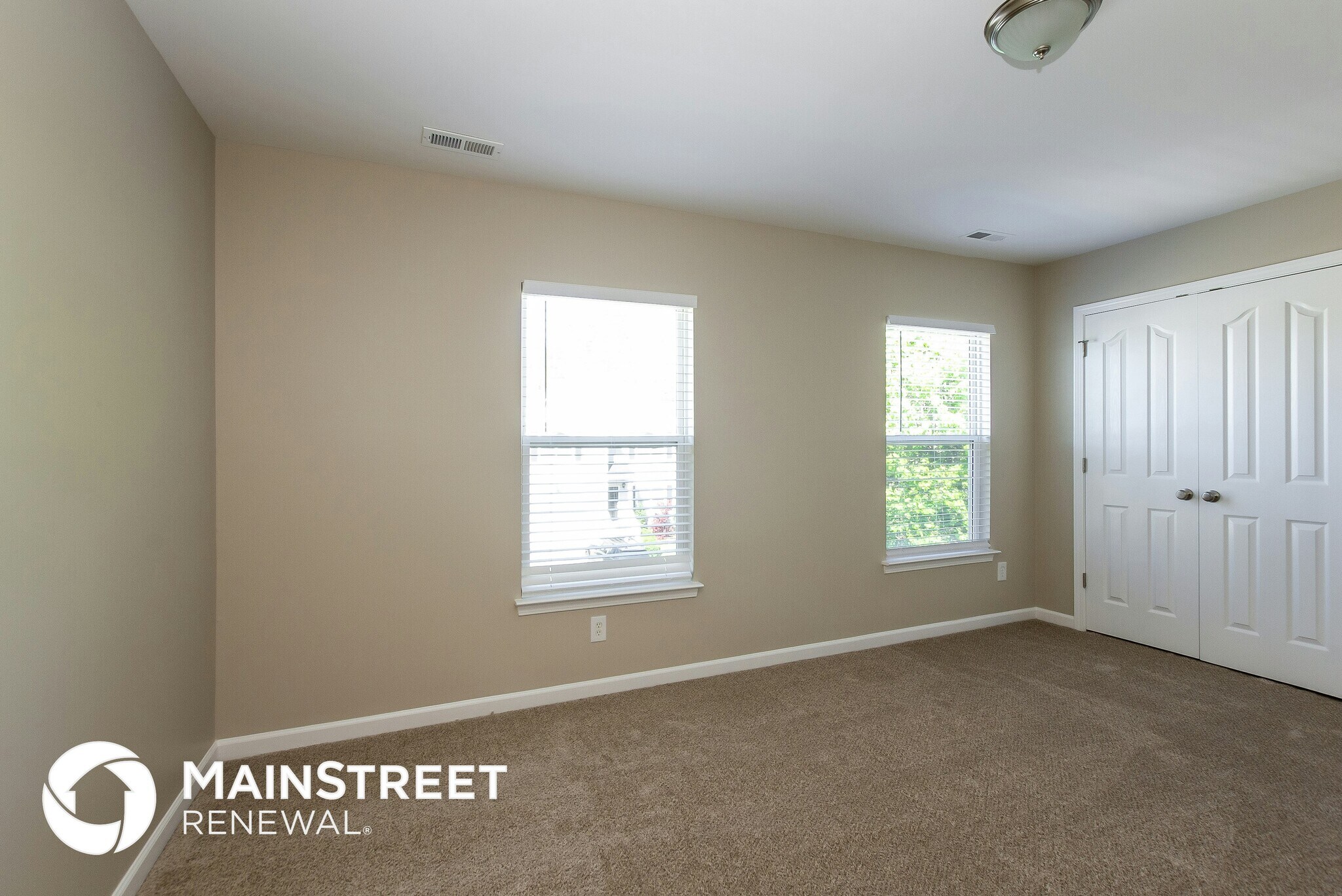 Building Photo - 8110 Chatham Oaks Dr