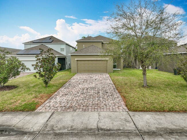 Building Photo - 6 BEDROOM 3 BATHROOM TWO STORY HOME ON IND...