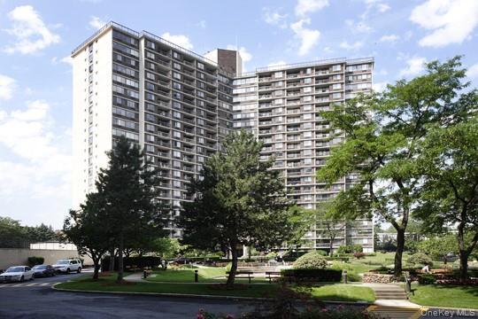 Building Photo - 2 Bay Club Dr