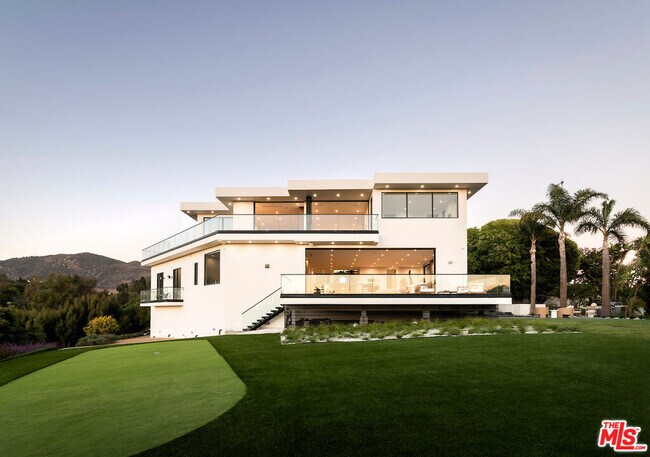 Building Photo - 5931 Kanan Dume Rd