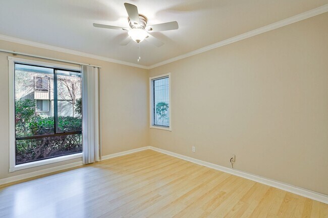 Building Photo - 2/2 Downstairs Condo in a Great Location Nestled Behind EBAY in The Hamilton Corners Community