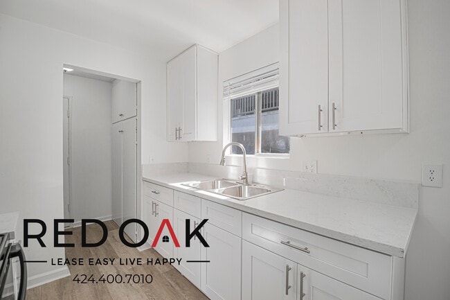 Building Photo - 1415 N Durant St