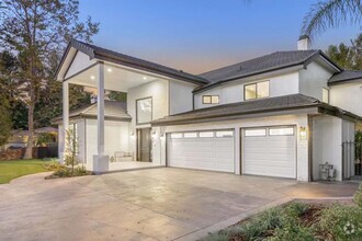 Building Photo - 4256 Tarzana Estates Dr