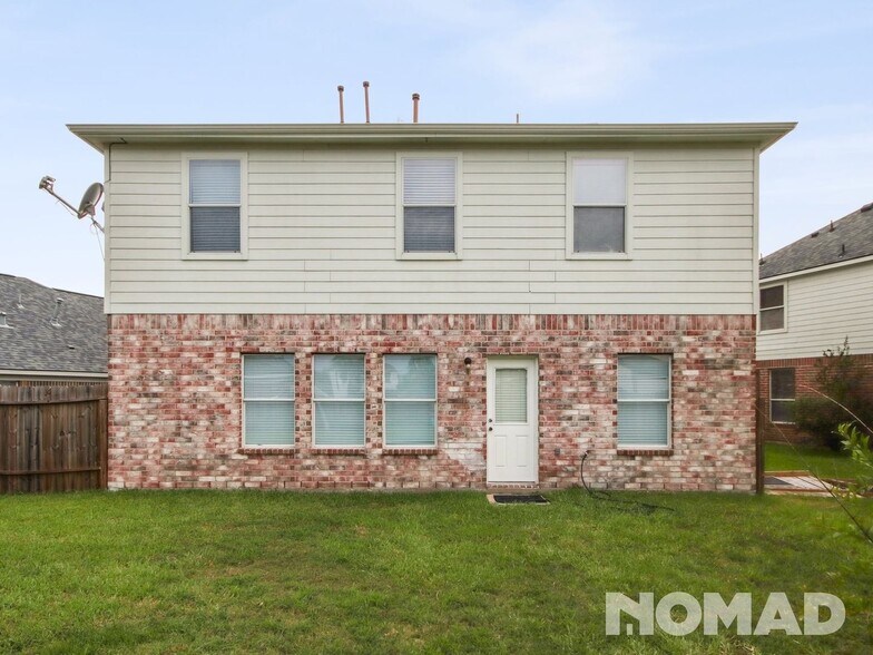 Building Photo - 18518 Knob Hill Lake Ln