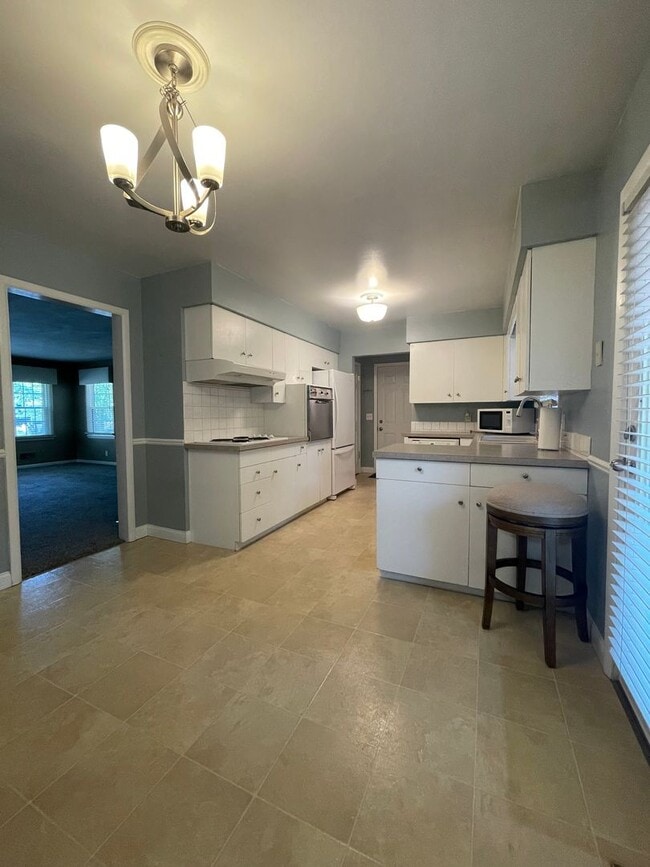 Building Photo - Three Bedroom Home in Kalamazoo