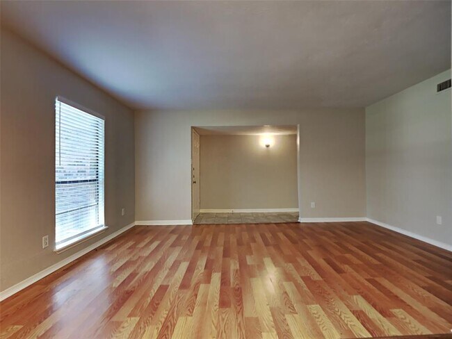 Building Photo - 7311 Thicket Trail Dr