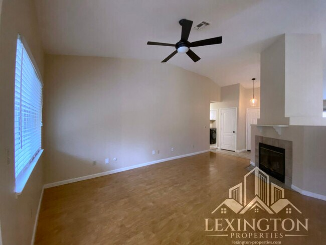 Building Photo - Lovely Updated, 3BD/2BA Home Available in Rocklin, off Stanford Ranch Rd. near Breen Park!