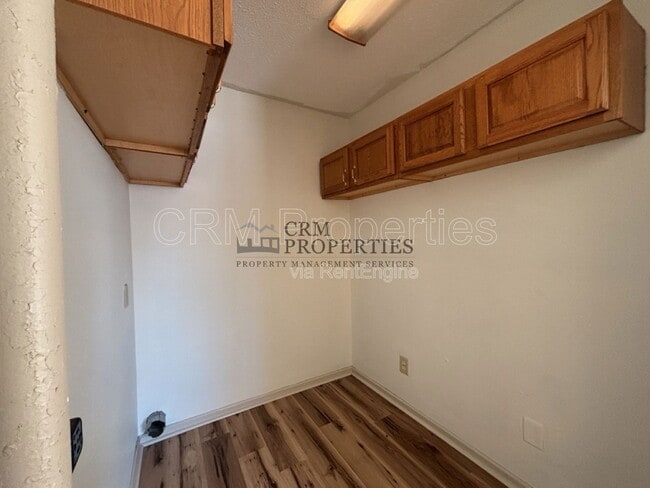 Building Photo - 1008 E Fischer St