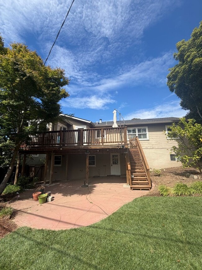 Building Photo - 3824 Fernwood St
