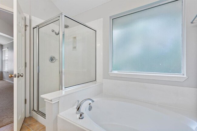 Building Photo - 1720 Briarton Ln S