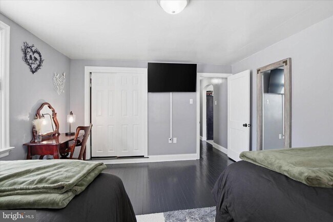 Building Photo - 1058 St Joseph St