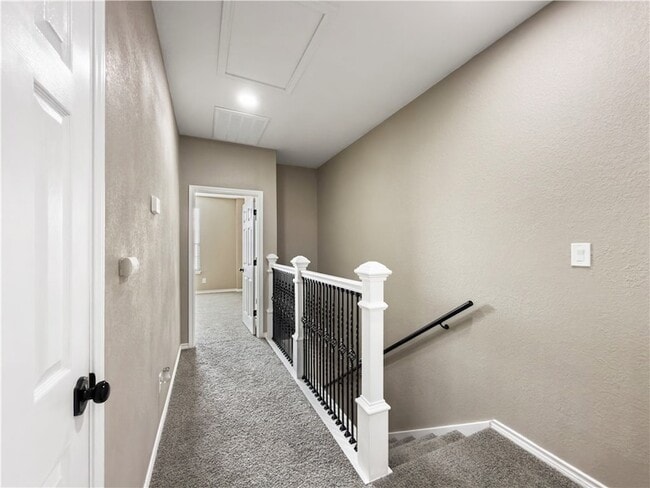 Building Photo - 1305 W Villa Maria Rd