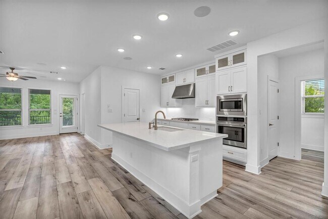 Building Photo - 1304 Brescia Walk