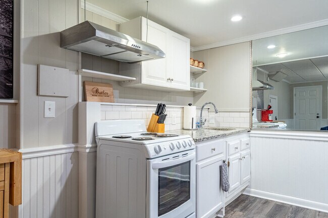 Building Photo - 4833 Caboose Ln NW