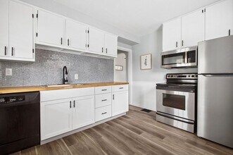 Building Photo - 3010 Woodbine Pl