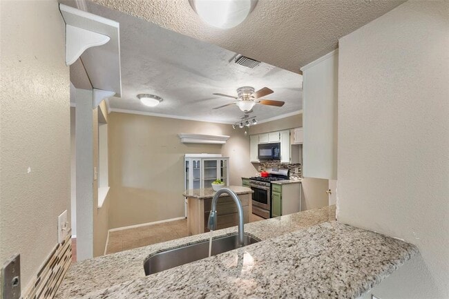 Building Photo - 14947 Heritage Wood Dr