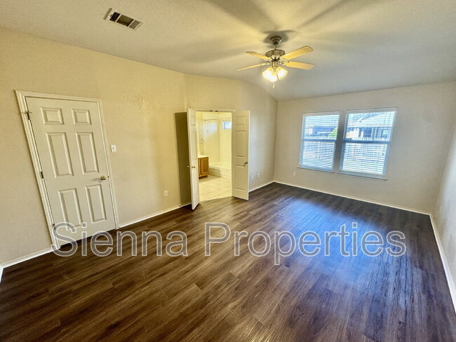 Building Photo - 909 House Creek Dr