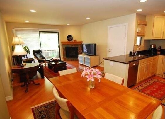 Living room - 6067 Terrace Ln