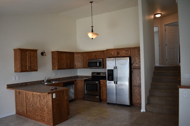 Building Photo - 907 30th Ave W