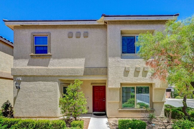 Building Photo - Adorable three bedroom in incredible SW location! Solar panels!