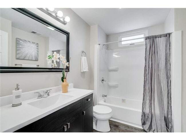 Building Photo - Available NOW!!  3 Bedroom Upper Level Dup...