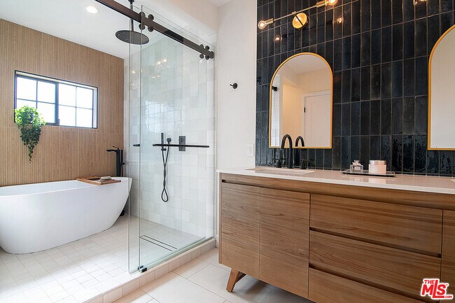 Building Photo - 13220 Erwin St