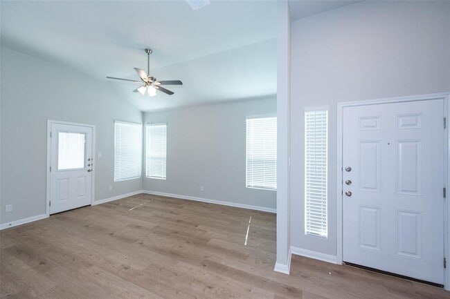 Building Photo - 383 Cross Barn Blvd