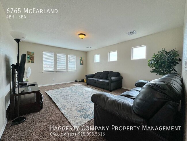 Building Photo - West El Paso 4 bed Refrig A/C with 3 car g...