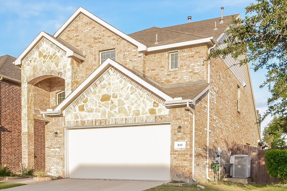 Building Photo - 217 Red Hawk Pl