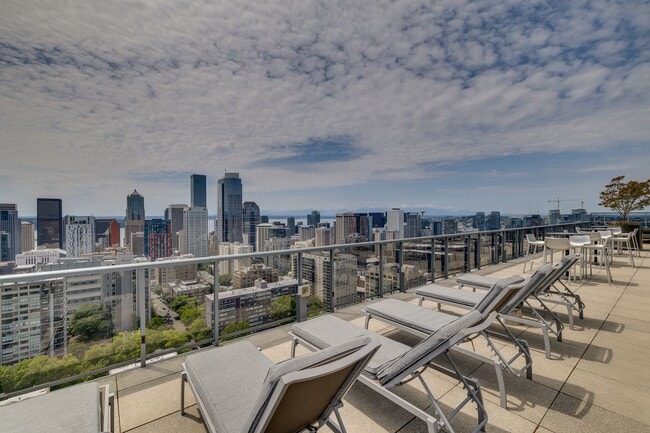 Building Photo - Luxurious 1 bedroom in Capital Hill!