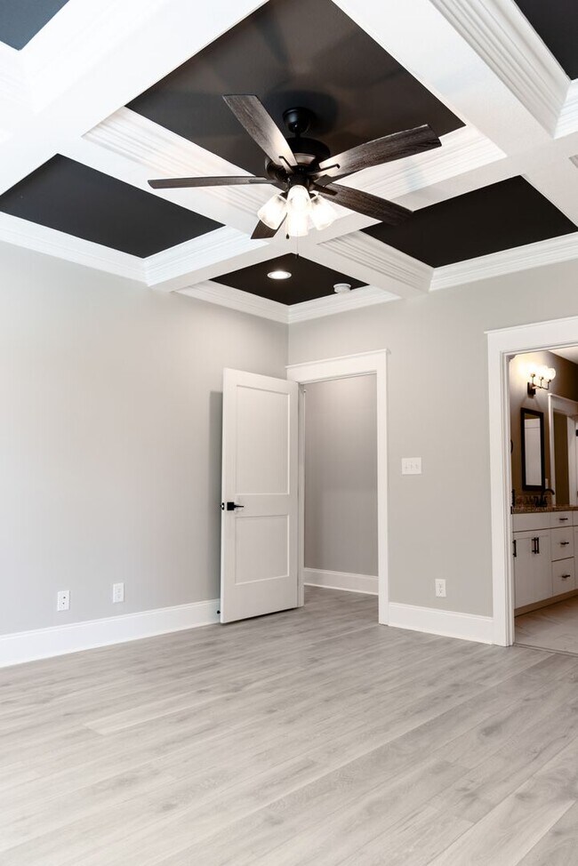 Building Photo - Elegant All-Brick Townhome in a Gated Community in Sango