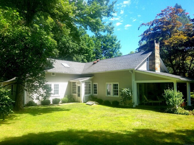 Building Photo - 153 Black Rock Tpke
