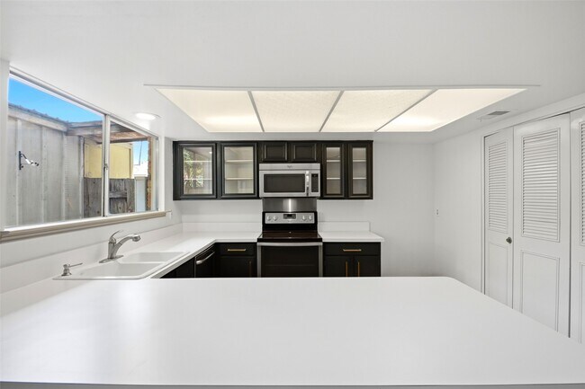 Building Photo - 2275 Triway Ln