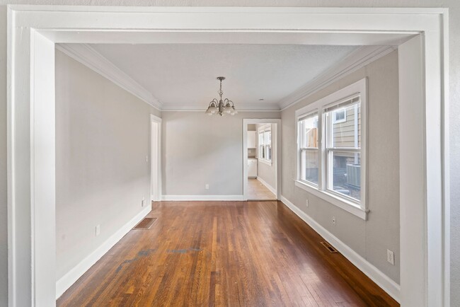 Building Photo - Affordable 2-Bed Home in Kansas City — Hardwood Floors, Porch & Pet-Friendly! 1/2 off Second Mont...