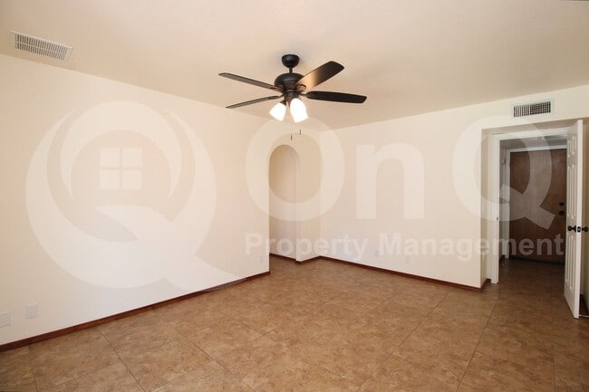 Building Photo - 2827 E Adobe St