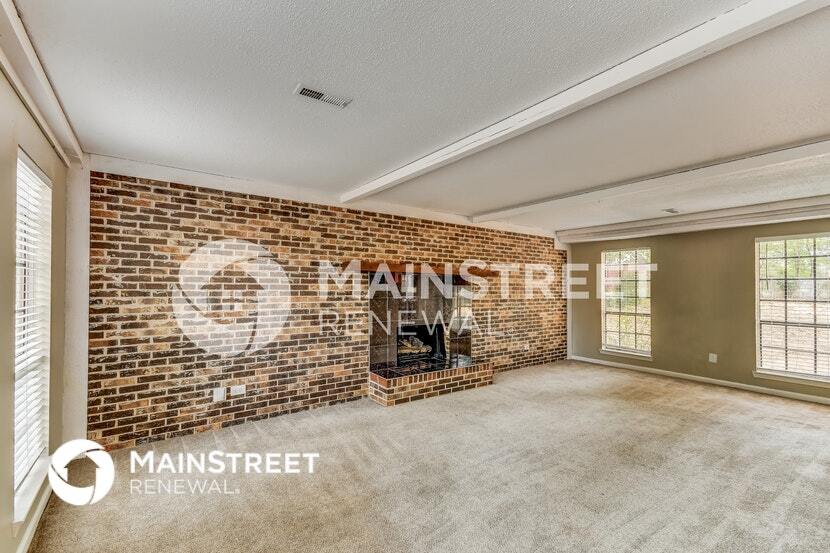 Building Photo - 904 Pine Forest Cir