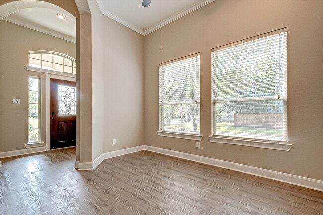 Building Photo - 70 W Montfair Blvd